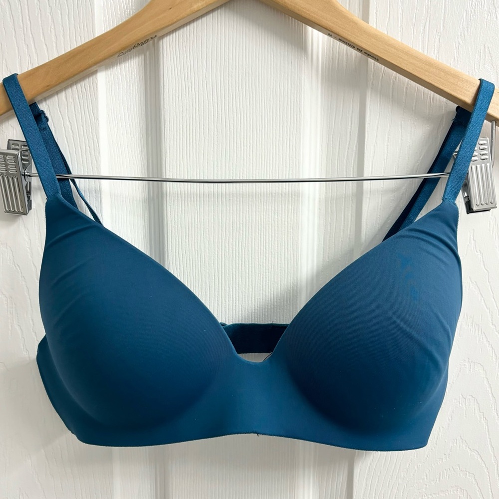 Victoria’s Secret Tshirt Lightly Lined Wireless Bra 32C Teal Convertible Straps